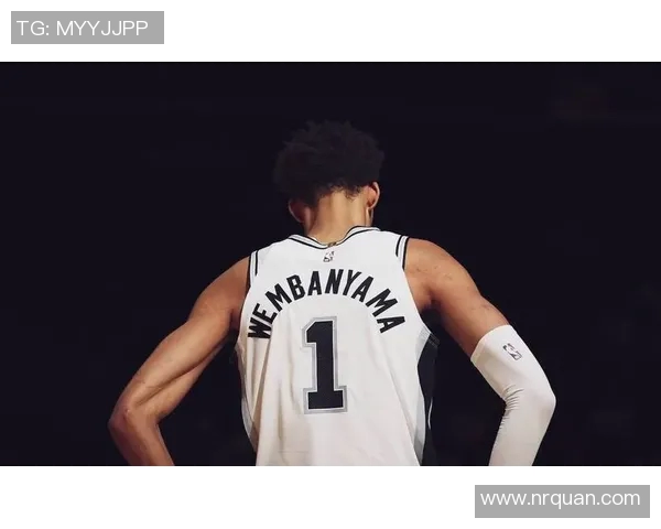 马刺队新星文班亚马崭露头角引发NBA关注未来发展备受期待