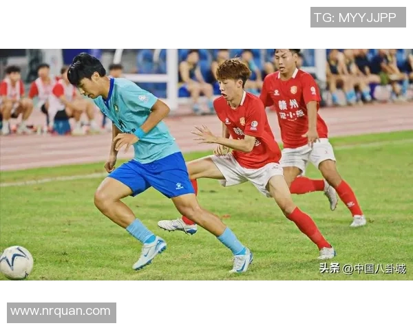 鲍亚雄精彩扑点助力球队逆转胜利展现非凡门将风采 鲍亚雄精彩扑点助力球队逆转胜利展现非凡门将风采