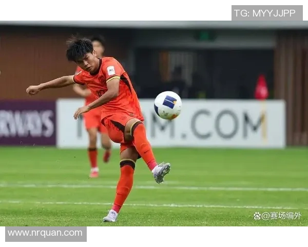 成都蓉城迎战上海海港拜合拉木全力争胜展现球队实力与风采 成都蓉城迎战上海海港拜合拉木全力争胜展现球队实力与风采